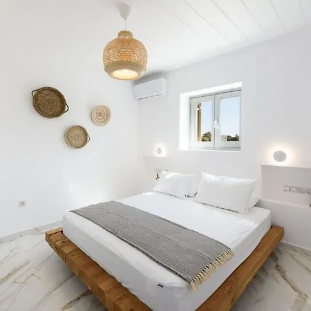 Villa 3bedroom Cycladic Dorida With Pool In Páros